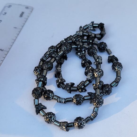 Vintage hematite bracelet carved animals black metallic stretch 90s - Picture 3 of 10